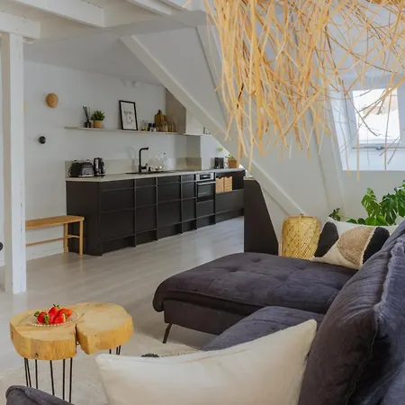Home3city Klimatyczne Poddasze * سوبوت